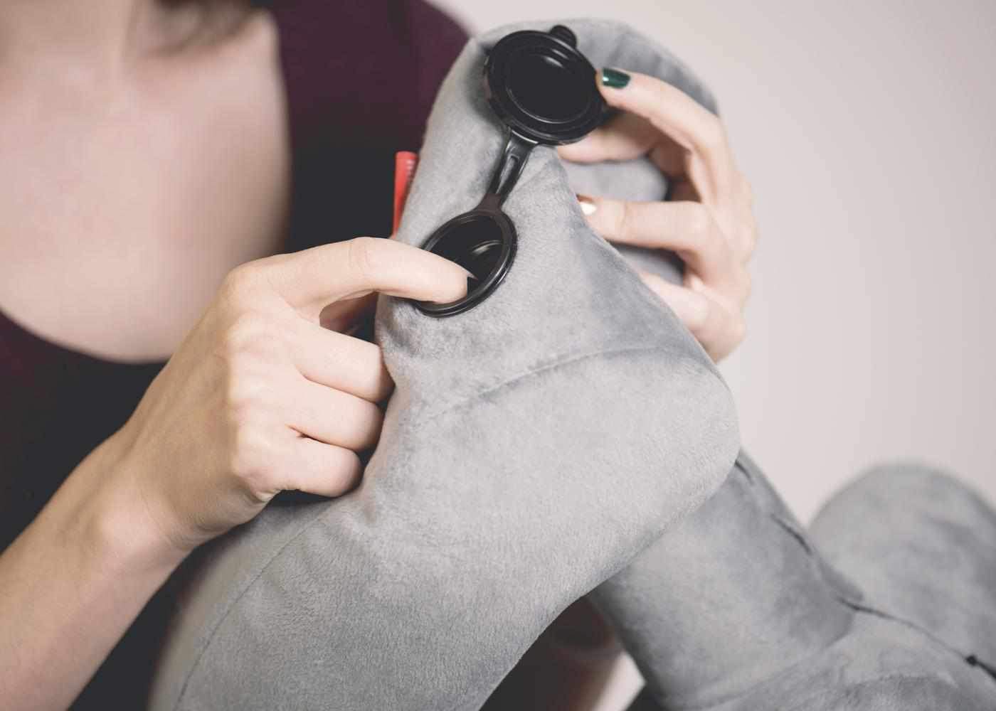 Manta Travel Pillow - Image 11